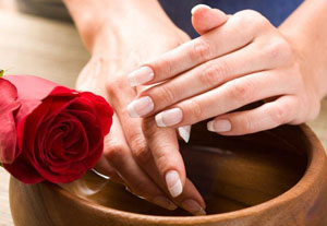 Правильный уход за расслоенными ногтями