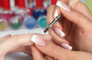 Короткие ногти: делаем французский маникюр