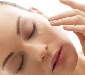 Уход за глазами: боремся с морщинами