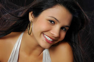 Чем привлекают распущенные волосы