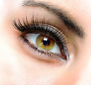 Красивый изгиб: способы завивки ресниц