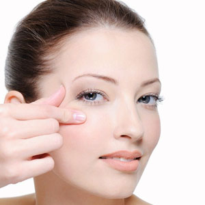 Уход за глазами: избавляемся от припухлости век